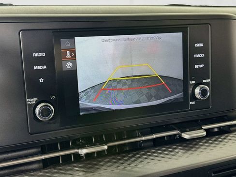 Used 2023 Kia Carnival LX w/ Paint Protection Package FWD image 13
