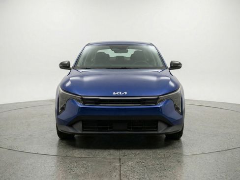 Used 2025 Kia K4 LXS image 2