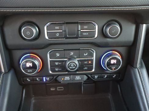 Used 2023 Chevrolet Suburban Premier RWD image 29