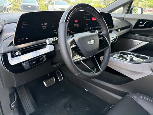Used 2025 Cadillac Optiq Luxury 1 AWD/4WD image 24