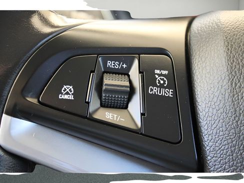 Used 2020 Chevrolet Trax LT w/ LT Convenience Package image 29