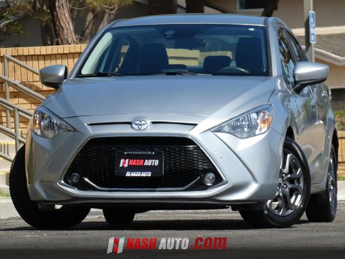 Used 2019 Toyota Yaris LE FWD image 4