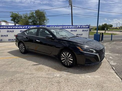 Used 2025 Nissan Altima 2.5 SV FWD image 6