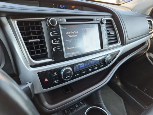 Used 2016 Toyota Highlander XLE AWD/4WD image 29