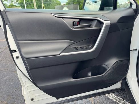 Used 2023 Toyota RAV4 LE AWD/4WD image 16