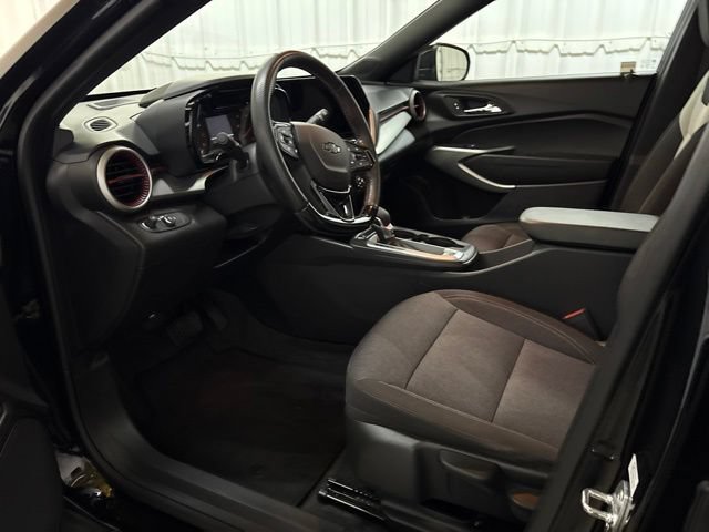 Used 2024 Chevrolet Trax RS FWD image 28