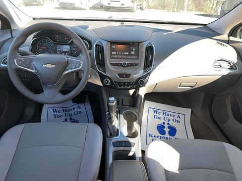 Used 2017 Chevrolet Cruze LT w/ Convenience Package image 11