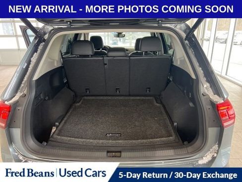 Used 2022 Volkswagen Tiguan SE w/ Panoramic Sunroof Package image 6