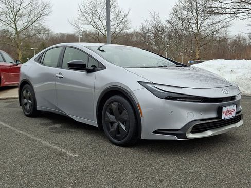 Used 2024 Toyota Prius Prime SE image 4