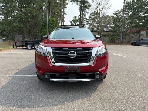 Used 2022 Nissan Pathfinder SL AWD/4WD image 3