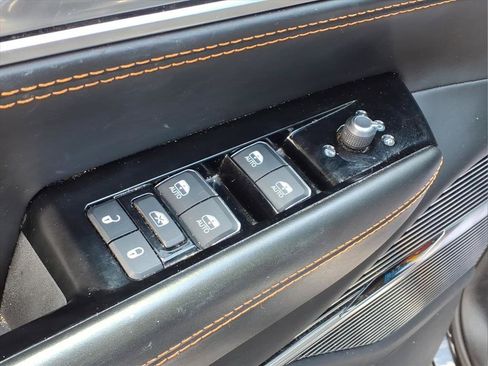 Used 2023 Jeep Grand Wagoneer Series III AWD/4WD image 15