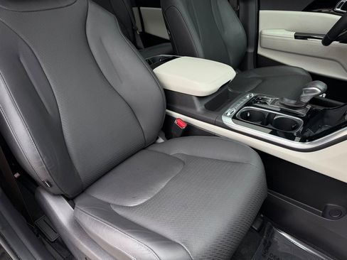 Used 2024 Kia Carnival SX Prestige image 25