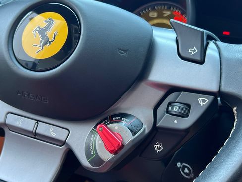 Used 2019 Ferrari Portofino RWD image 21