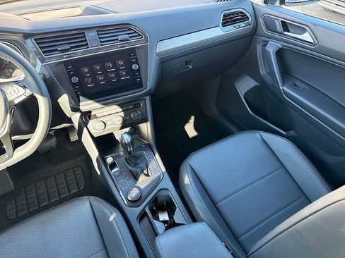 Used 2020 Volkswagen Tiguan SE image 29