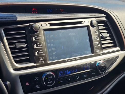 Used 2018 Toyota Highlander Limited AWD/4WD image 26
