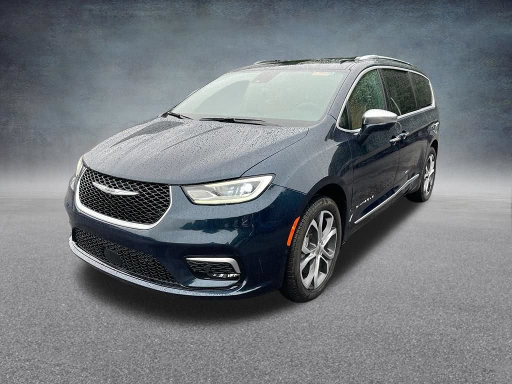 Used 2024 Chrysler Pacifica Pinnacle AWD/4WD image 3