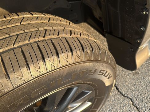 Used 2022 Lexus GX 460 Premium w/ Premium Package image 36