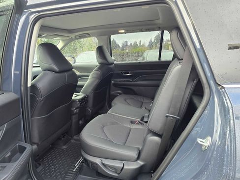 Used 2025 Toyota Grand Highlander Limited image 20