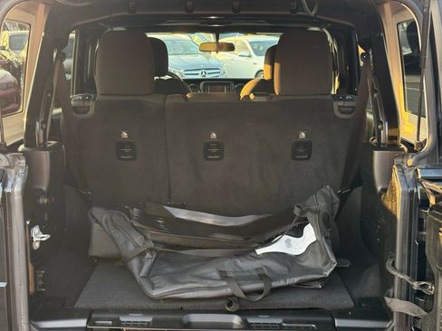 Used 2018 Jeep Wrangler Unlimited Sport S AWD/4WD image 9