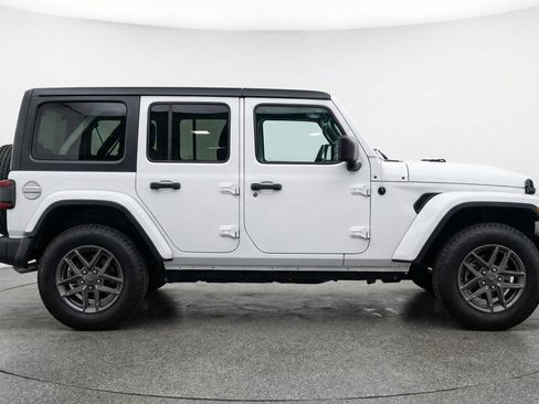 Used 2025 Jeep Wrangler Unlimited Sport AWD/4WD image 11