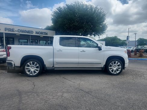 Used 2023 Chevrolet Silverado 1500 High Country w/ High Country Premium Package AWD/4WD image 2