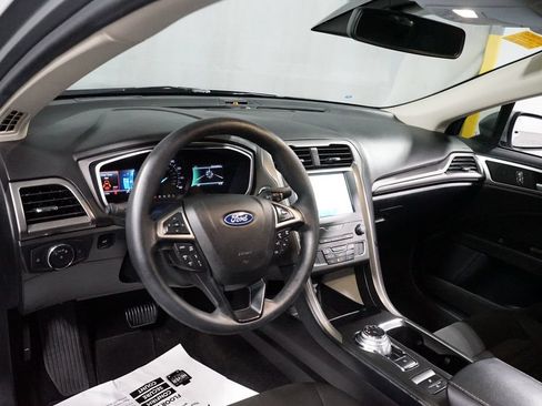 Used 2020 Ford Fusion SE FWD image 11