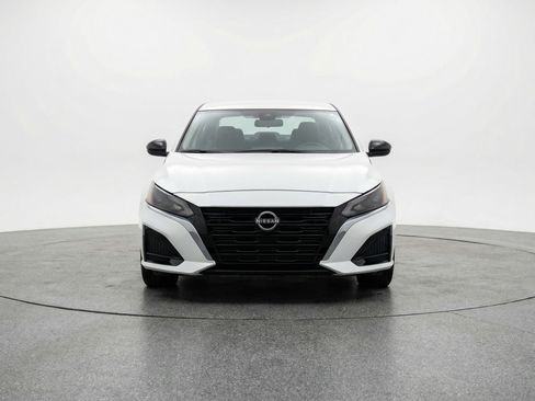 Used 2025 Nissan Altima 2.5 SV image 2