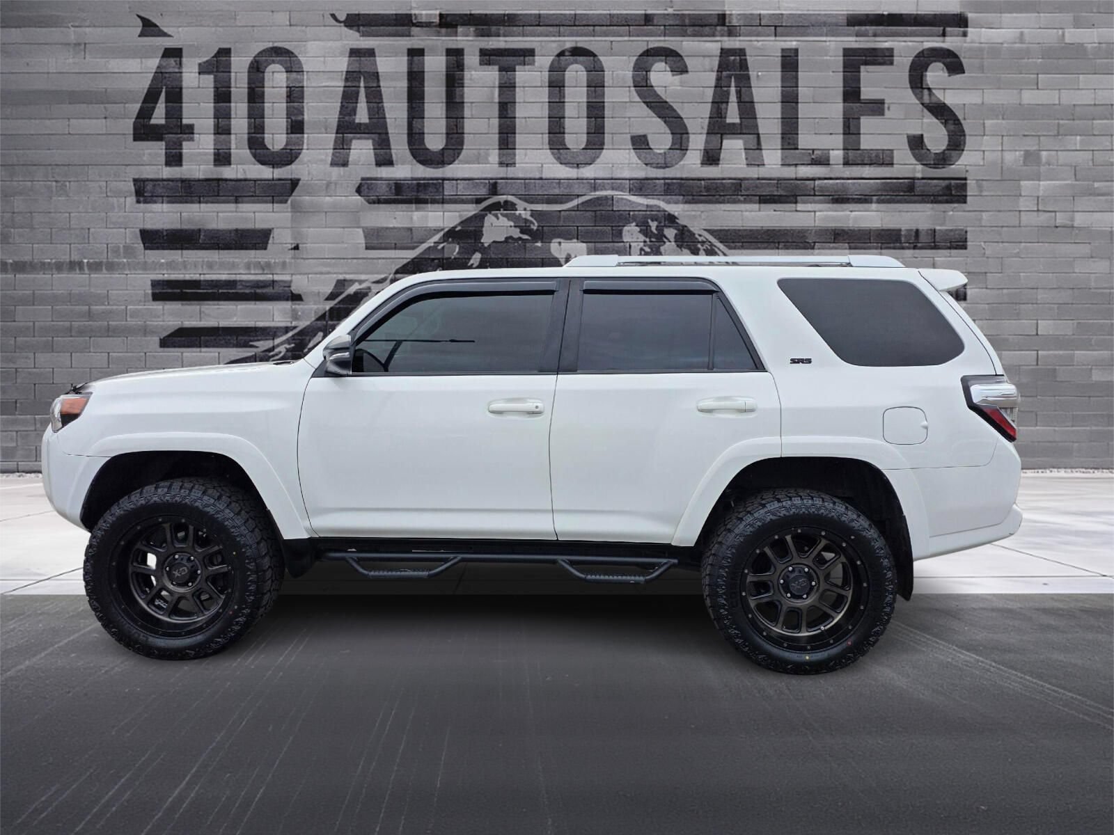 Used 2018 Toyota 4Runner SR5 AWD/4WD image 7