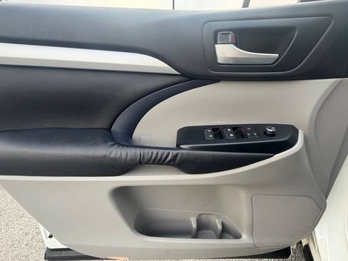 Used 2016 Toyota Highlander XLE AWD/4WD image 14