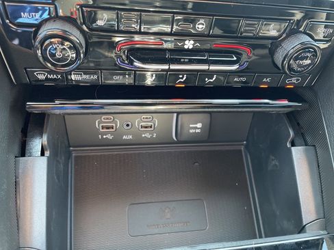 New 2025 Jeep Grand Cherokee Laredo X w/ Luxury Tech Group I image 31