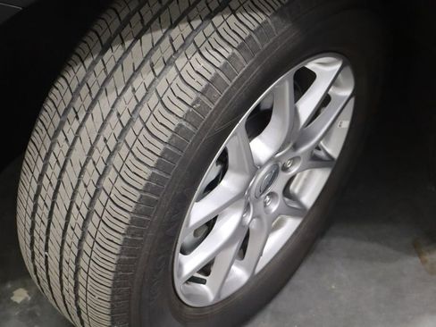 Used 2024 Chrysler Pacifica Touring-L image 40