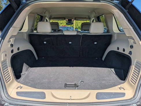 Used 2019 Jeep Grand Cherokee Limited image 16