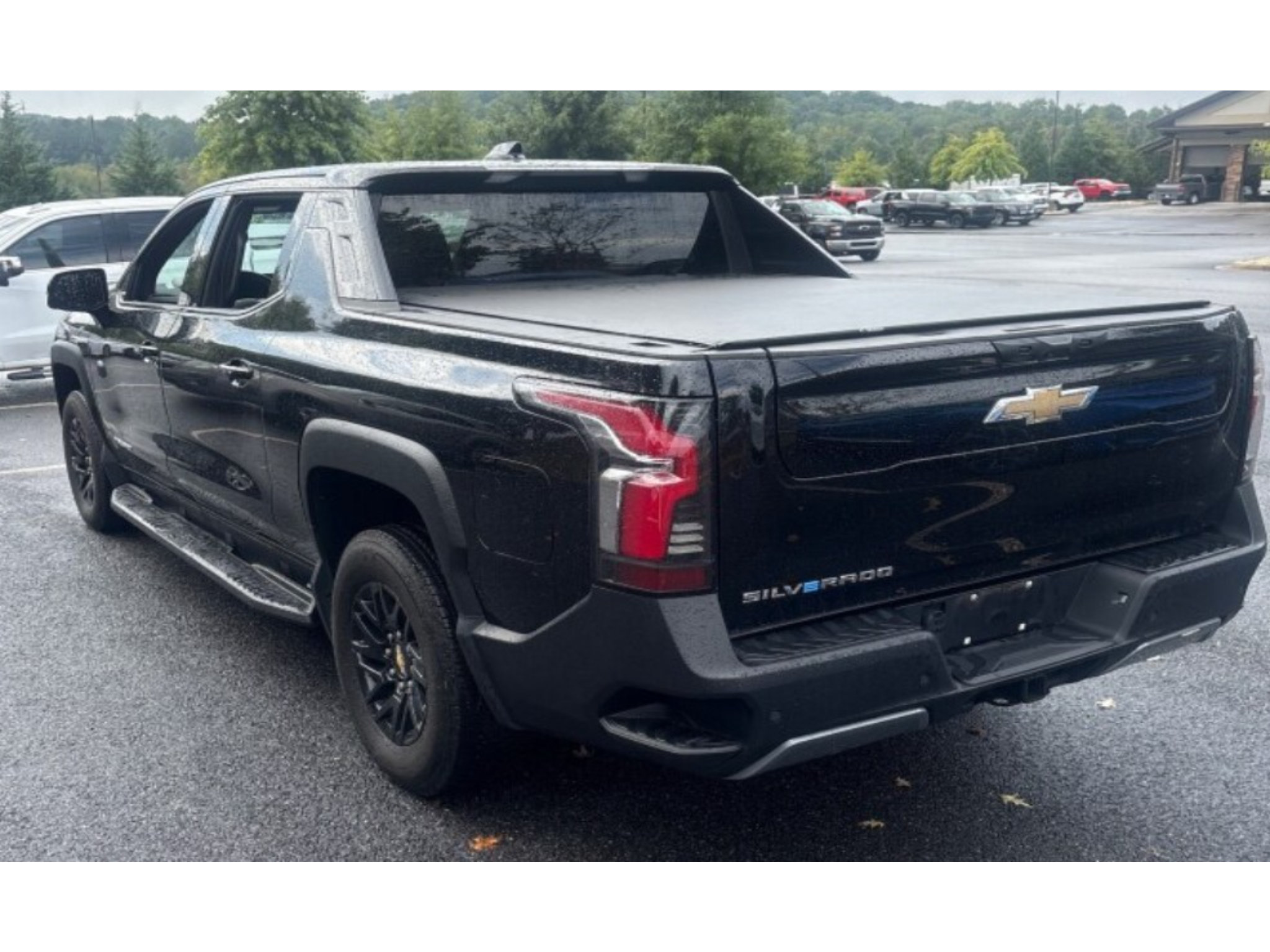 Used 2025 Chevrolet Silverado EV LT AWD/4WD image 4
