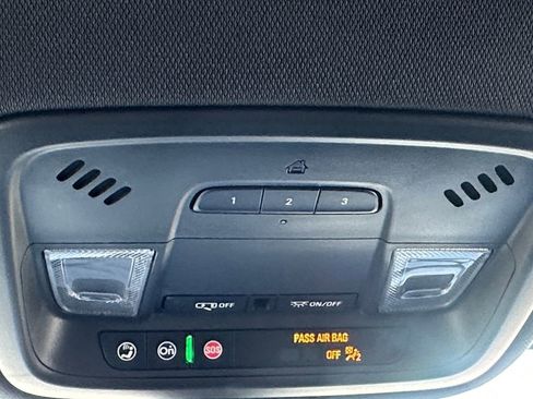 Used 2023 Chevrolet Traverse LT AWD/4WD image 18