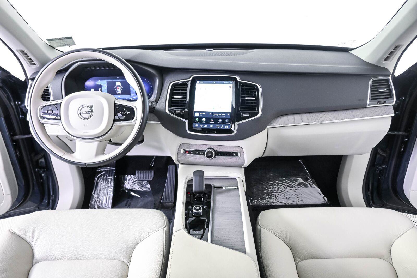 Certified 2024 Volvo XC90 B6 Plus w/ Protection Package AWD/4WD image 16