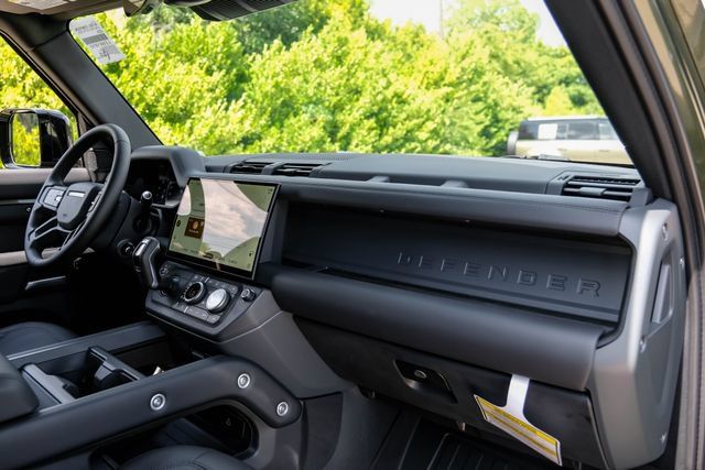 New 2026 Land Rover Defender 110 X-Dynamic SE AWD/4WD image 17