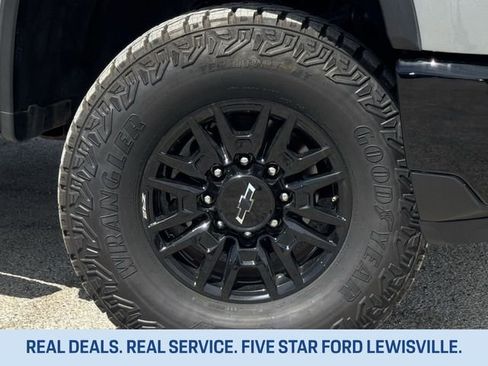 Used 2024 Chevrolet Silverado 2500 ZR2 w/ Technology Package image 33