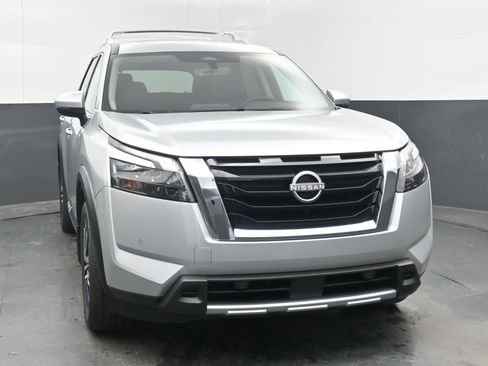 New 2025 Nissan Pathfinder Platinum image 2