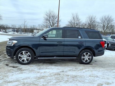 Certified 2022 Ford Expedition XLT image 2