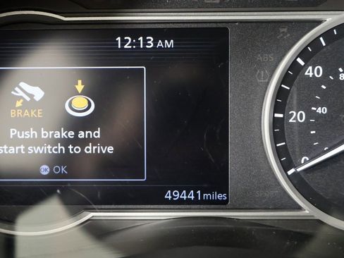 Used 2021 Nissan Versa SV image 32