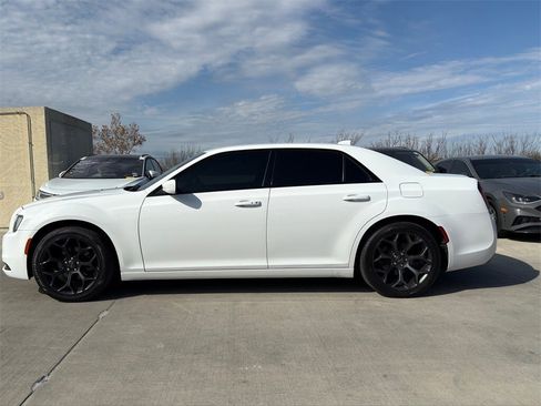 Used 2019 Chrysler 300 S image 9