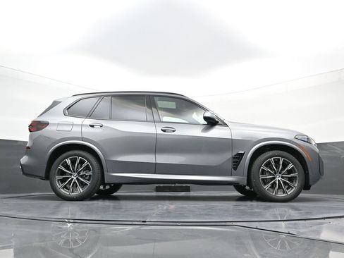 New 2026 BMW X5 xDrive40i w/ M Sport Package image 29