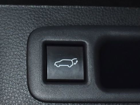 Used 2024 Toyota Highlander XLE image 38