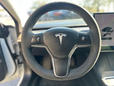 Used 2021 Tesla Model 3 Standard Range Plus image 16