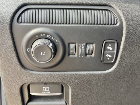 Used 2024 Jeep Wagoneer Series II w/ Flexible Seating Group RWD image 9