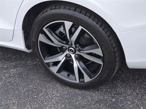 Used 2024 Volvo S60 B5 Core FWD image 18
