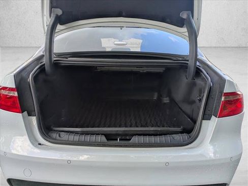 Used 2020 Jaguar XF Premium RWD image 6