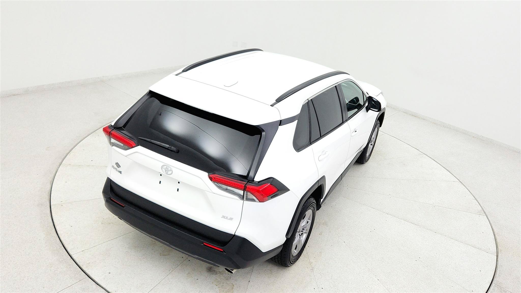 Used 2025 Toyota RAV4 XLE FWD image 37