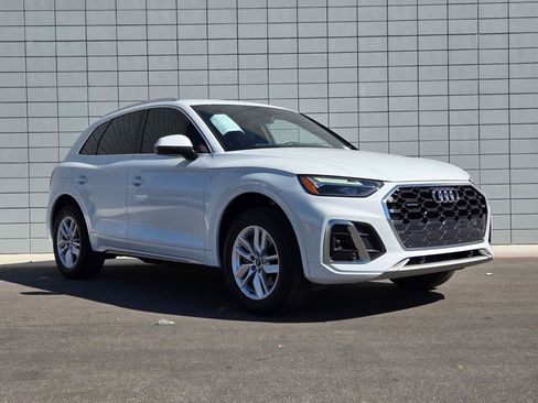 Used 2022 Audi Q5 2.0T Premium w/ Convenience Package AWD/4WD image 3