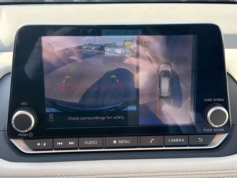 Used 2023 Nissan Rogue SL image 34